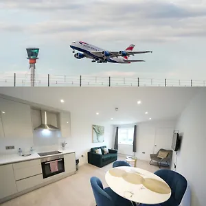 10 Min Drive To Airport - Free Parking - 15 Min Bus Ride - Ev Charge Available , Stanwell United Kingdom